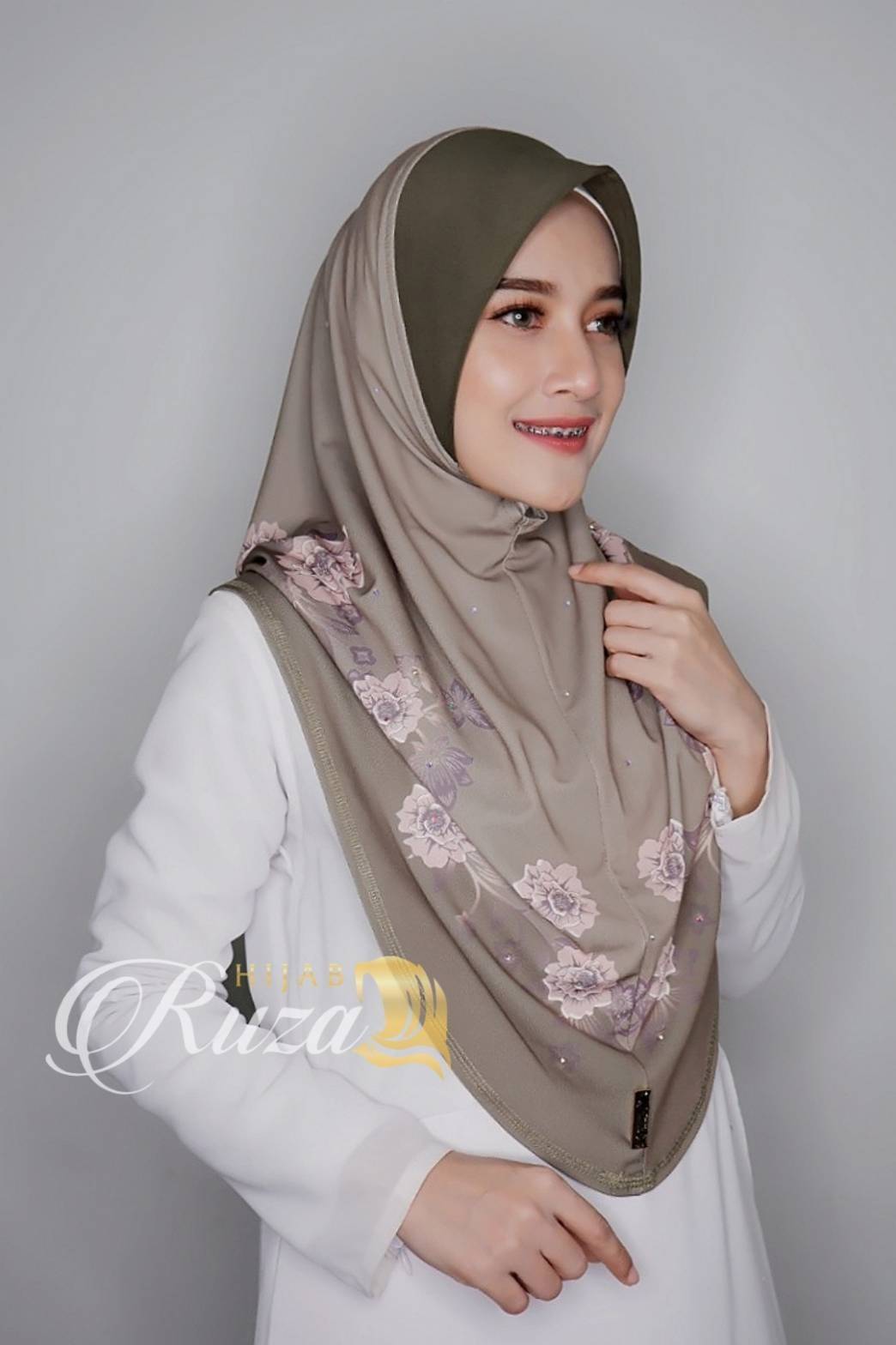 hijab ฮีญาบสวมสำเร็จผ้าลายในตัว เนื้อผ้า moss crepe ทรงหน้า scuba