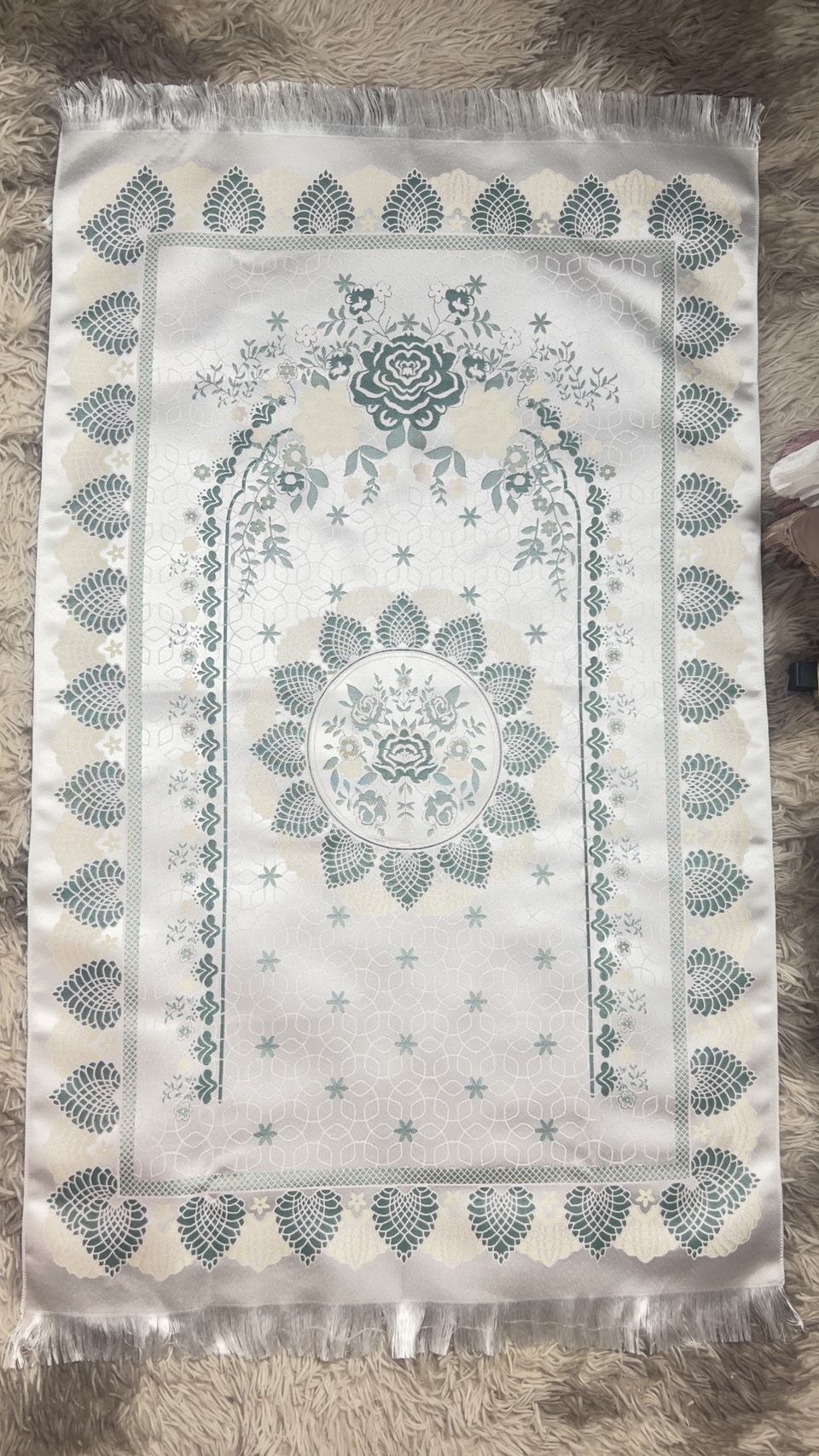 ซื้อ1 ได้ 3 พรมปูละหมาด ผ้าละหมาดพกพา ขนาด70x110cmพร้อมส่ง  มีกระเป๋าสำหรับพกพาและตัสเปี๊ยะ