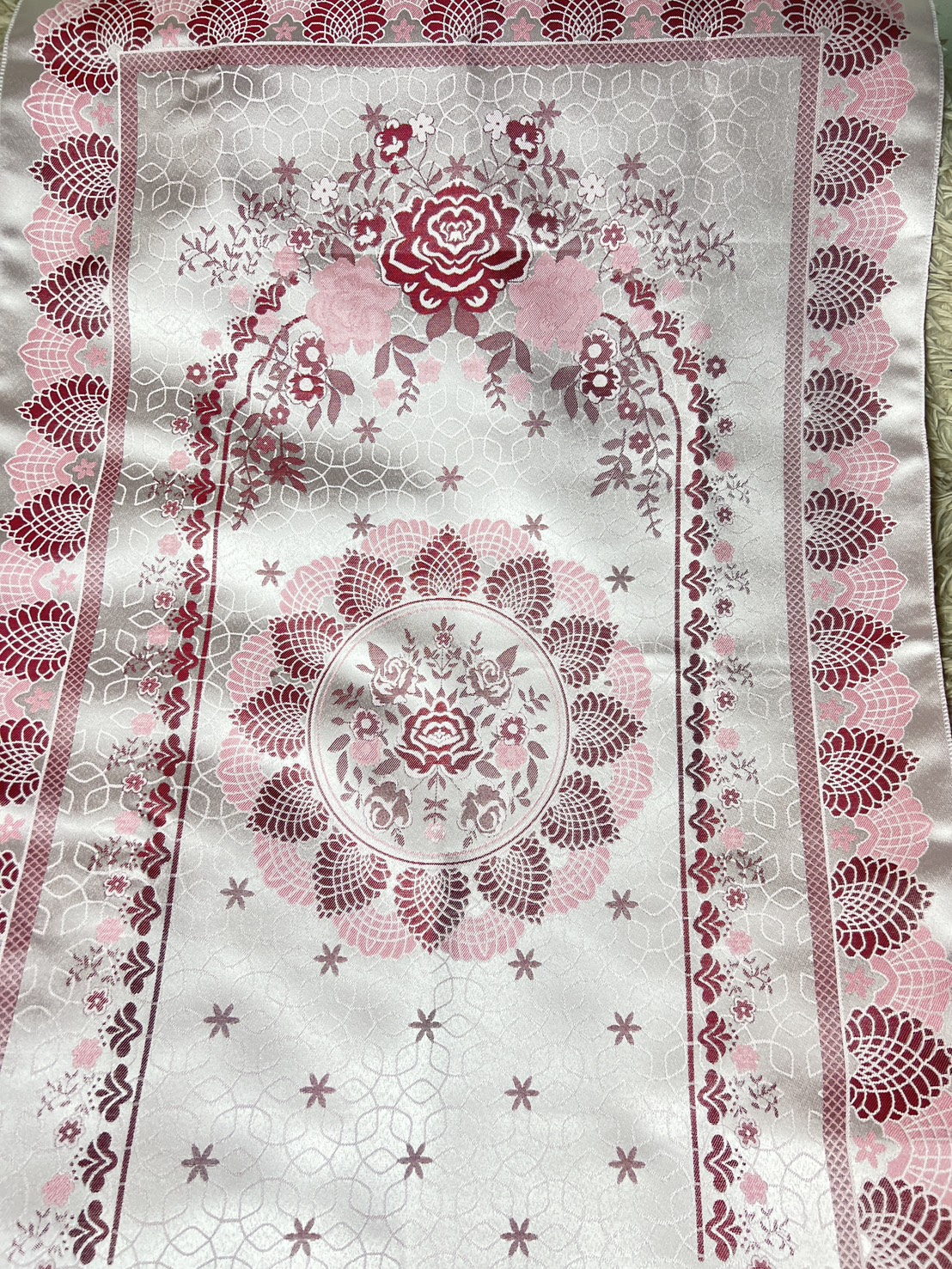 ผ้าปูละหมาดพกพาพร้อมส่ง sajadahtravel ซื้อ1 ได้ 3 พรมปูละหมาด ผ้าละหมาดพกพา ขนาด70x110cmพร้อมส่ง  มีกระเป๋าสำหรับพกพาและตัสเปี๊ยะ