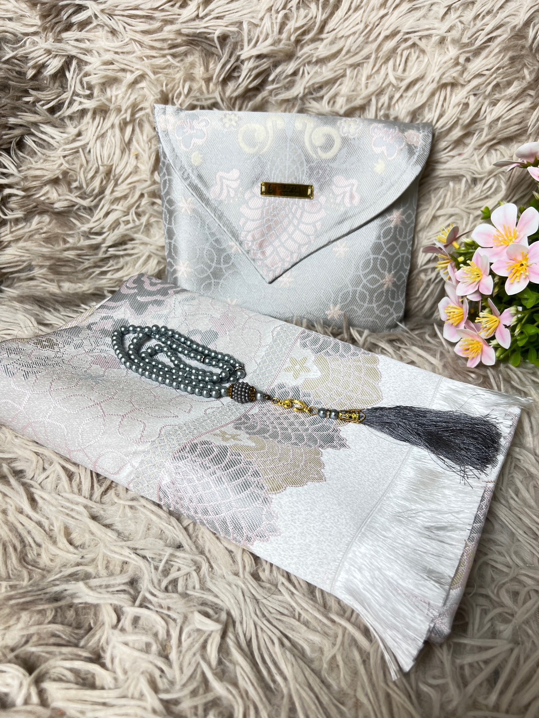 ผ้าปูละหมาดพกพาพร้อมส่ง sajadahtravel ซื้อ1 ได้ 3 พรมปูละหมาด ผ้าละหมาดพกพา ขนาด70x110cmพร้อมส่ง  มีกระเป๋าสำหรับพกพาและตัสเปี๊ยะ